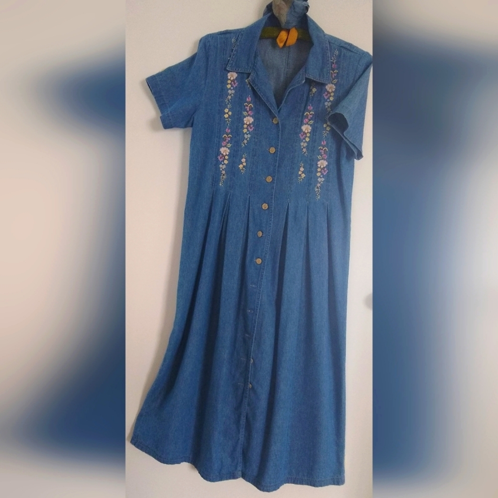 80s Vintage Embroidered Blue Denim Button Front Dress